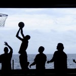 Basquetebol e futebol de praia invadem a cidade